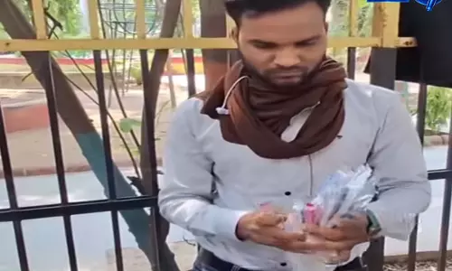 चलते-फिरते पैथोलैब का वीडियो वायरल, बाइक पर ब्लड सैंपल लेने का मामला सामने आया