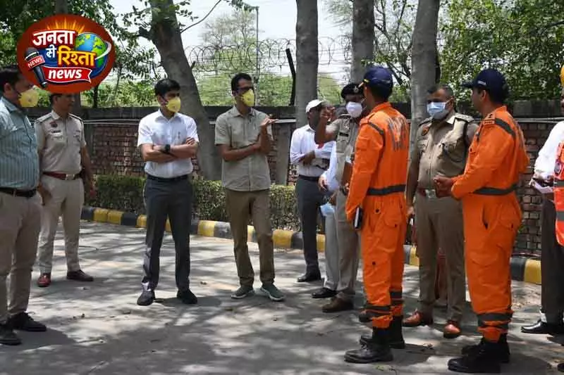 Rewari फ़ैक्ट्री में आग, NDRF ने बचाव अभियान शुरू किया Rewari फ़ैक्ट्री में आग, NDRF ने बचाव अभियान शुरू किया