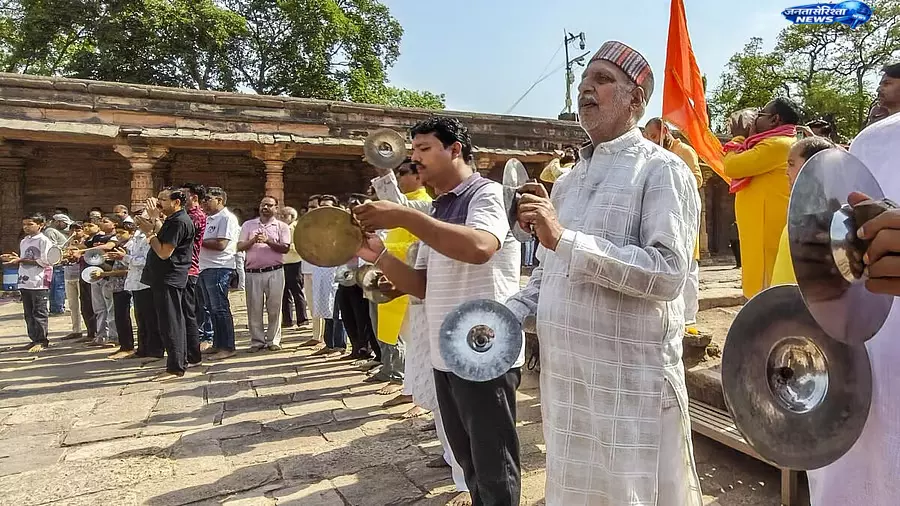 भोजशाला परिसर विवाद: मुफ्त प्रवेश, बंद कमरे की जांच और प्रतीकों को हटाने की मांग भोजशाला परिसर विवाद: मुफ्त प्रवेश, बंद कमरे की जांच और प्रतीकों को हटाने की मांग