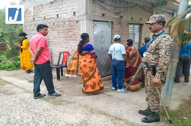 फाल्टा में दोबारा मतदान: पहले दो घंटों में 20.47 प्रतिशत वोटिंग; बूथों से तृणमूल के पोलिंग एजेंट नदारद फाल्टा में दोबारा मतदान: पहले दो घंटों में 20.47 प्रतिशत वोटिंग; बूथों से तृणमूल के पोलिंग एजेंट नदारद