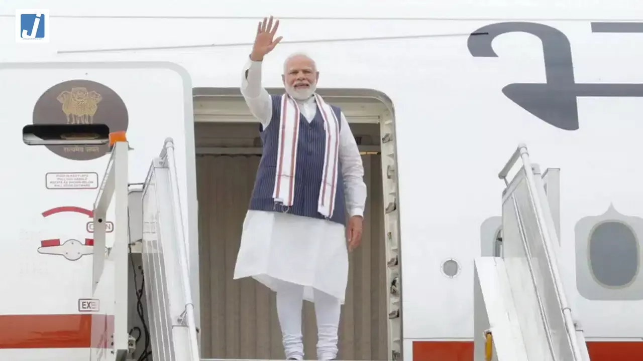 पांच देशों की यात्रा कर दिल्ली लौटे प्रधानमंत्री मोदी, जानिए इस दौरे से देश को क्या फायदा पांच देशों की यात्रा कर दिल्ली लौटे प्रधानमंत्री मोदी, जानिए इस दौरे से देश को क्या फायदा