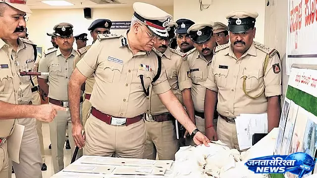 Bengaluru में 35 करोड़ का ड्रग रैकेट पकड़ा गया, 8 गिरफ्तार Bengaluru में 35 करोड़ का ड्रग रैकेट पकड़ा गया, 8 गिरफ्तार