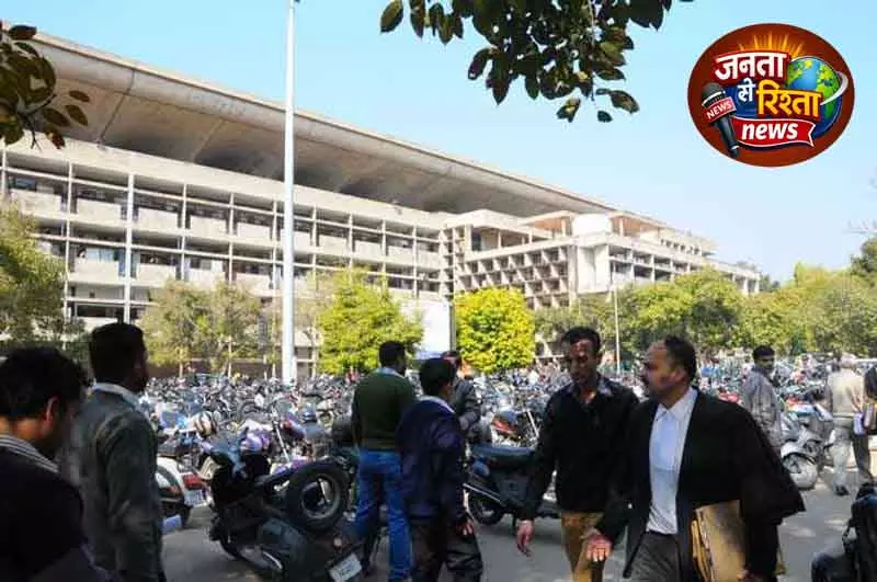 Chandigarh: मंत्री आवास के बाहर ग्रीन बेल्ट विवाद Chandigarh: मंत्री आवास के बाहर ग्रीन बेल्ट विवाद