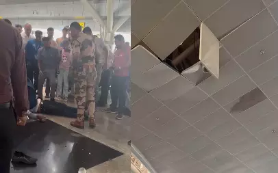 रायपुर एयरपोर्ट में सीलिंग की मरम्मत करते वक्त गिरा मजदूर, हालत नाजुक रायपुर एयरपोर्ट में सीलिंग की मरम्मत करते वक्त गिरा मजदूर, हालत नाजुक