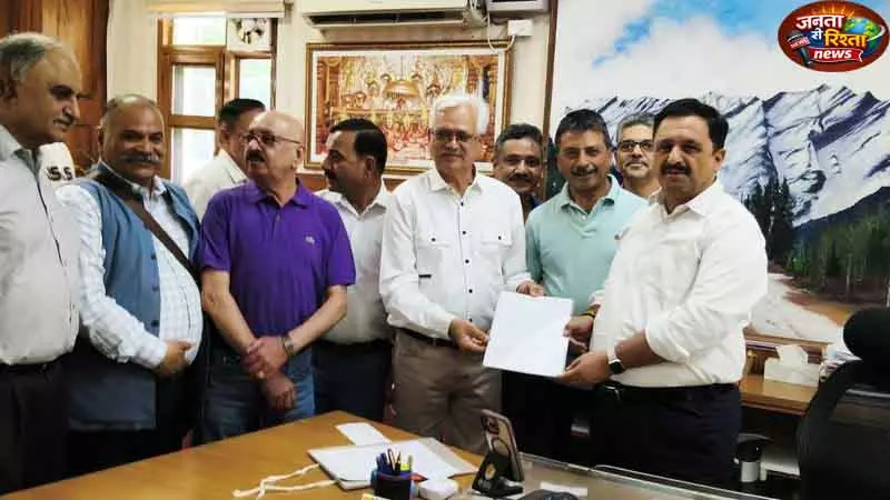 Himachal: केमिस्टों के बंद होने से दवा आपूर्ति रुकावट Himachal: केमिस्टों के बंद होने से दवा आपूर्ति रुकावट
