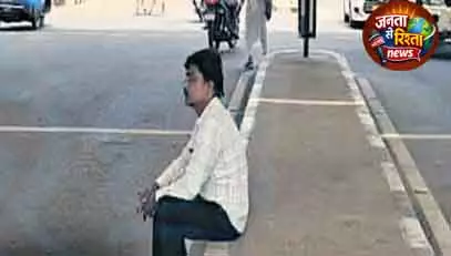 Bhubaneswar सड़क किनारे पिता का 3 दिन का इंतजार, भावुक कर देने वाली कहानी Bhubaneswar सड़क किनारे पिता का 3 दिन का इंतजार, भावुक कर देने वाली कहानी