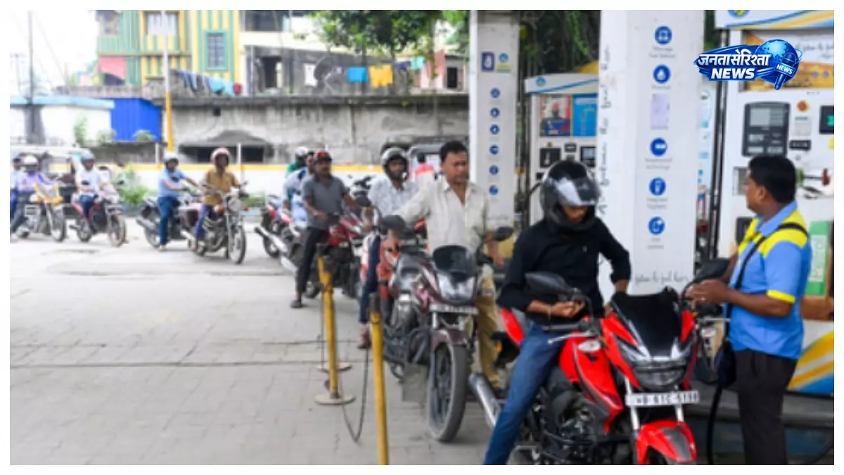 देश में पेट्रोल-डीजल और LPG की कोई कमी नहीं, आपूर्ति सामान्य: सरकारी अधिकारी देश में पेट्रोल-डीजल और LPG की कोई कमी नहीं, आपूर्ति सामान्य: सरकारी अधिकारी