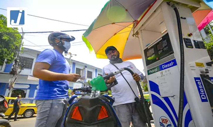 तेल कंपनियों ने ईंधन और LPG की कमी को खारिज किया, कहा- अफवाहों पर ध्यान न दें तेल कंपनियों ने ईंधन और LPG की कमी को खारिज किया, कहा- अफवाहों पर ध्यान न दें