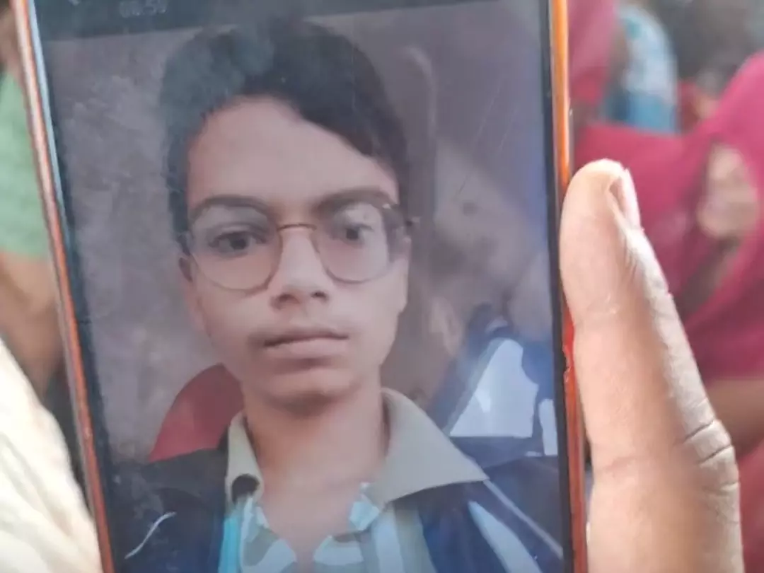 Faridabad: नहर में लापता युवक का शव मिलने से इलाके में शोक Faridabad: नहर में लापता युवक का शव मिलने से इलाके में शोक