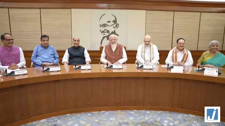 PM मोदी की अध्यक्षता में केंद्रीय मंत्रिपरिषद की बैठक शुरू, बड़ा फैसला लिया जा सकता है PM मोदी की अध्यक्षता में केंद्रीय मंत्रिपरिषद की बैठक शुरू, बड़ा फैसला लिया जा सकता है