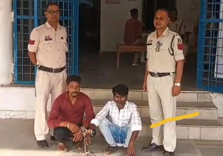 फर्जी ई-वे बिल बनाकर चोरी का स्क्रैप खपाने वाले गिरोह का भंडाफोड़, ओडिशा-छत्तीसगढ़ के आरोपी गिरफ्तार फर्जी ई-वे बिल बनाकर चोरी का स्क्रैप खपाने वाले गिरोह का भंडाफोड़, ओडिशा-छत्तीसगढ़ के आरोपी गिरफ्तार