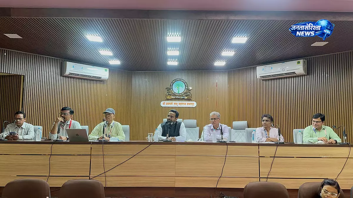 जिला परिषद स्कूलों में नामांकन और शिक्षा गुणवत्ता सुधार पर जोर, Collector की अपील जिला परिषद स्कूलों में नामांकन और शिक्षा गुणवत्ता सुधार पर जोर, Collector की अपील