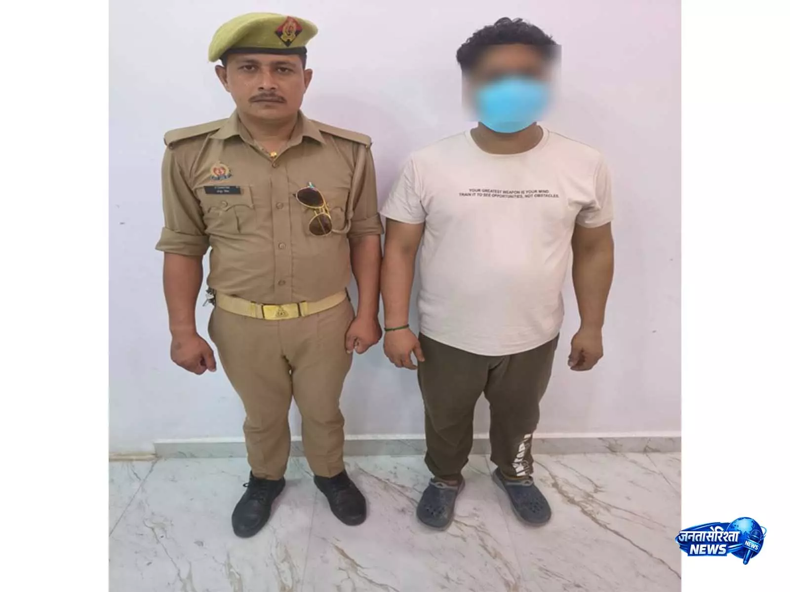 Lucknow में फर्जी पहचान से रह रहे बांग्लादेशी नागरिक की गिरफ्तारी, क्लिनिक जैसी दुकान से कर रहा था काम Lucknow में फर्जी पहचान से रह रहे बांग्लादेशी नागरिक की गिरफ्तारी, क्लिनिक जैसी दुकान से कर रहा था काम