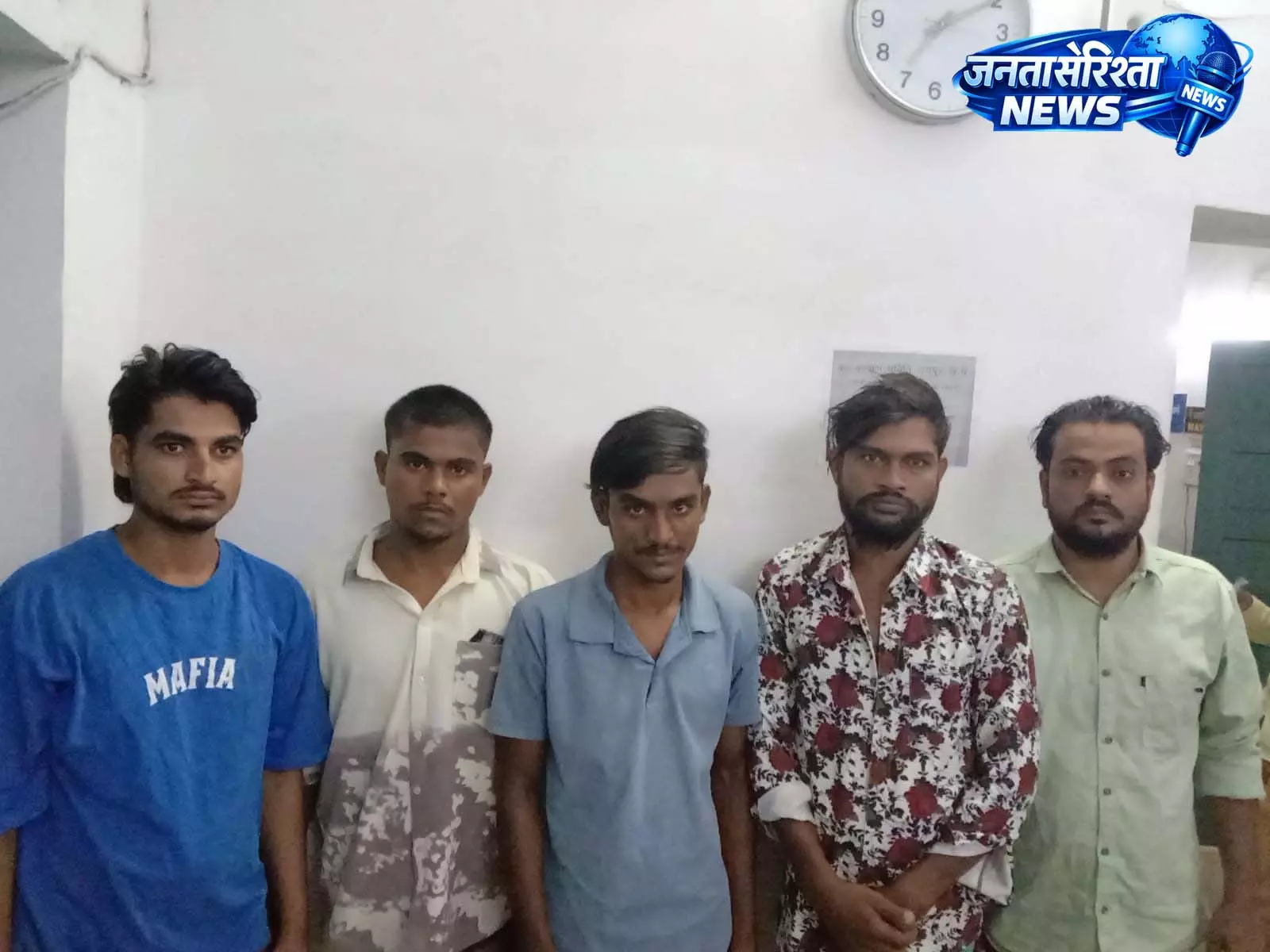 अश्लील वीडियो बनाकर ब्लैकमेल करने वाला गिरोह पकड़ा गया अश्लील वीडियो बनाकर ब्लैकमेल करने वाला गिरोह पकड़ा गया