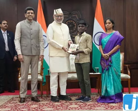 गुंटूर के स्कूली छात्रों के प्रतिनिधिमंडल ने उपराष्ट्रपति सीपी राधाकृष्णन से की मुलाकात गुंटूर के स्कूली छात्रों के प्रतिनिधिमंडल ने उपराष्ट्रपति सीपी राधाकृष्णन से की मुलाकात