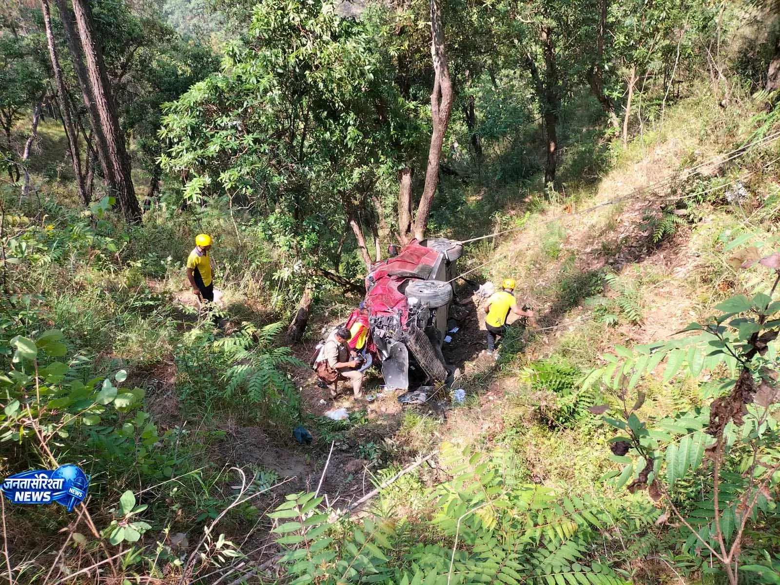 नैनीताल-Bhawali बाईपास के पास 400 मीटर गहरी खाई में कार गिरने से 5 लोगों की मौत नैनीताल-Bhawali बाईपास के पास 400 मीटर गहरी खाई में कार गिरने से 5 लोगों की मौत