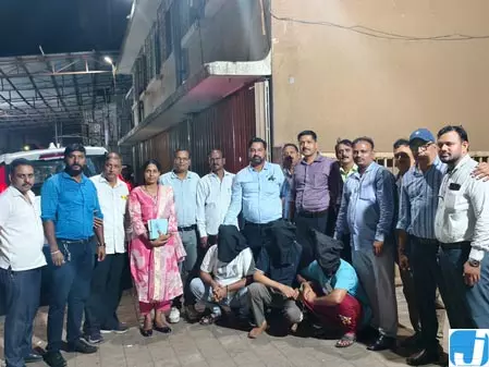 बमबाजी मामले के फरार तीन आरोपी मुंबई से गिरफ्तार, मास्टरमाइंड भी पकड़ा गया बमबाजी मामले के फरार तीन आरोपी मुंबई से गिरफ्तार, मास्टरमाइंड भी पकड़ा गया