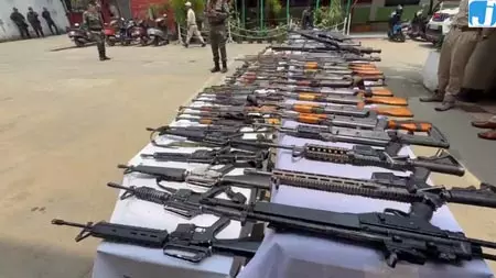 सुरक्षा बलों की बड़ी कार्रवाई, 27 एके राइफल समेत 67 हथियार बरामद, 4 उग्रवादी गिरफ्तार सुरक्षा बलों की बड़ी कार्रवाई, 27 एके राइफल समेत 67 हथियार बरामद, 4 उग्रवादी गिरफ्तार