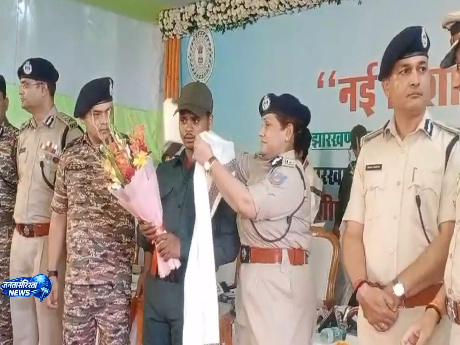 Jharkhand में बड़ी कामयाबी, 25 से अधिक नक्सलियों ने किया आत्मसमर्पण, भारी मात्रा में हथियार भी सौंपे Jharkhand में बड़ी कामयाबी, 25 से अधिक नक्सलियों ने किया आत्मसमर्पण, भारी मात्रा में हथियार भी सौंपे