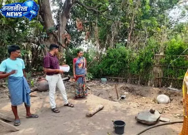 ग्रामीणों को स्वच्छता व शौचालय उपयोग के प्रति किया जागरूक ग्रामीणों को स्वच्छता व शौचालय उपयोग के प्रति किया जागरूक