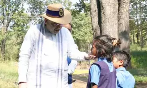 अब हम बच गए, गृहमंत्री अमित शाह से बोली बस्तर की बच्ची अब हम बच गए, गृहमंत्री अमित शाह से बोली बस्तर की बच्ची
