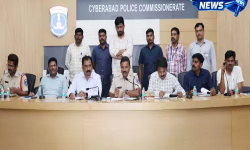 Hyderabad: खच्चरों के अकाउंट बेचने वाले डिलीवरी बॉय को पुलिस ने किया गिरफ्तार Hyderabad: खच्चरों के अकाउंट बेचने वाले डिलीवरी बॉय को पुलिस ने किया गिरफ्तार
