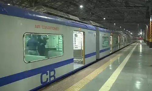 हार्बर लाइन AC लोकल को जबरदस्त रिस्पॉन्स, 15 दिनों में यात्री संख्या और राजस्व में 65% की बढ़ोतरी