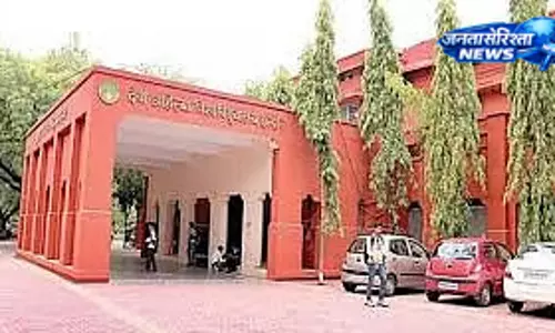 DAVV ने BTech फाइनल ईयर छात्रों के करियर पर नरमी दिखाई, हॉस्टल तोड़फोड़ मामले में जांच जारी DAVV ने BTech फाइनल ईयर छात्रों के करियर पर नरमी दिखाई, हॉस्टल तोड़फोड़ मामले में जांच जारी