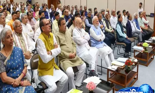 PM Modi ने मंत्रियों के साथ बैठक को बताया उत्पादक, विकसित भारत के विज़न पर दिया जोर PM Modi ने मंत्रियों के साथ बैठक को बताया उत्पादक, विकसित भारत के विज़न पर दिया जोर