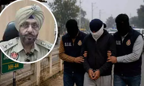 Pathankot में पाक को लाइव फीड भेजने वाला गिरफ्तार Pathankot में पाक को लाइव फीड भेजने वाला गिरफ्तार