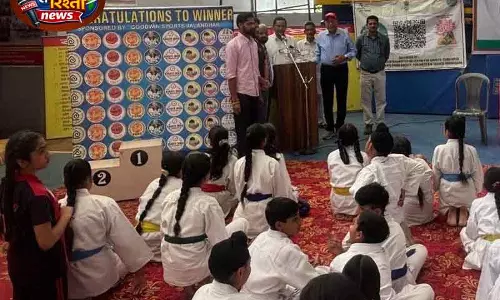 Gurdaspur के युवाओं ने ड्रग्स खतरे के लिए कराटे-चॉप किया