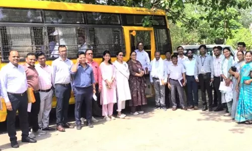 सुशासन तिहार में शामिल होने बस से रवाना हुए अधिकारी सुशासन तिहार में शामिल होने बस से रवाना हुए अधिकारी