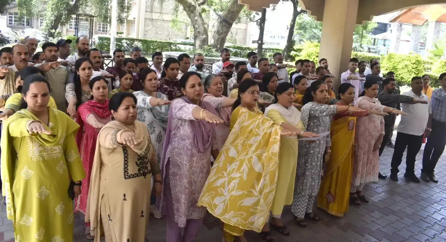 Dharamshala: आतंकवाद विरोधी दिवस पर एडीएम ने अधिकारियों को दिलाई शपथ Dharamshala: आतंकवाद विरोधी दिवस पर एडीएम ने अधिकारियों को दिलाई शपथ