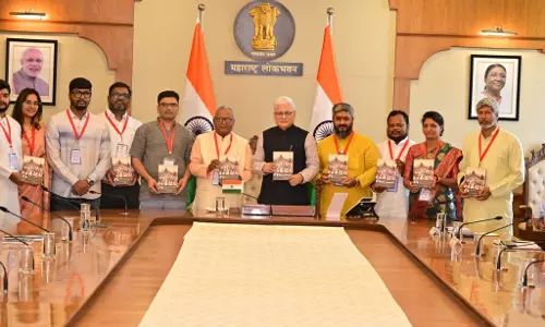 Mumbai: राज्यपाल ने साहित्यिक योगदान को सराहा, पुस्तकों का किया विमोचन Mumbai: राज्यपाल ने साहित्यिक योगदान को सराहा, पुस्तकों का किया विमोचन