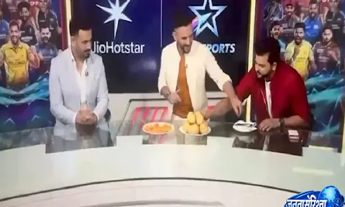 इरफान पठान-सुरेश रैना ने IPL ब्रॉडकास्ट में गिर केसर आम का मज़ा लिया, वीडियो वायरल इरफान पठान-सुरेश रैना ने IPL ब्रॉडकास्ट में गिर केसर आम का मज़ा लिया, वीडियो वायरल