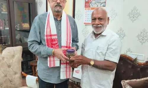 छत्तीसगढ़ चाय व्यापारी संघ के उपाध्यक्ष ने की राज्यपाल डेका से भेंट