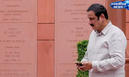 मेकेदातु विवाद तेज, अंबुमणि रामदास ने केंद्र से DPR अस्वीकार करने की मांग की मेकेदातु विवाद तेज, अंबुमणि रामदास ने केंद्र से DPR अस्वीकार करने की मांग की