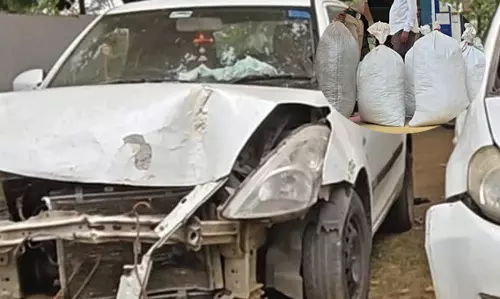 75 लाख की गांजा बरामद, तस्करों के भागने की कोशिश को महासमुंद पुलिस ने किया नाकाम 75 लाख की गांजा बरामद, तस्करों के भागने की कोशिश को महासमुंद पुलिस ने किया नाकाम