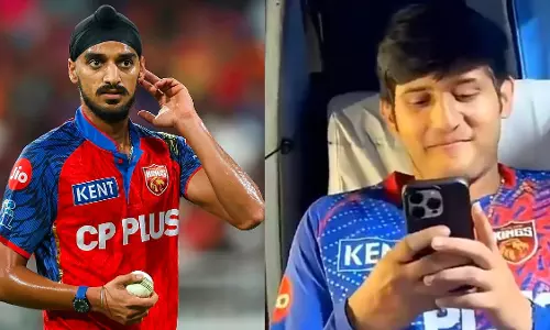 PBKS कैंप में वायरल वीडियो से विवाद, अर्शदीप सिंह की टिप्पणी पर सोशल मीडिया पर बहस तेज PBKS कैंप में वायरल वीडियो से विवाद, अर्शदीप सिंह की टिप्पणी पर सोशल मीडिया पर बहस तेज