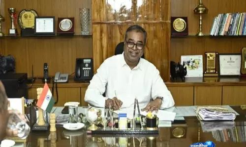 असम सिविल सेवा अधिकारी रिश्वत मामले में रंगे हाथों पकड़ा गया, Guwahati में गिरफ्तार
