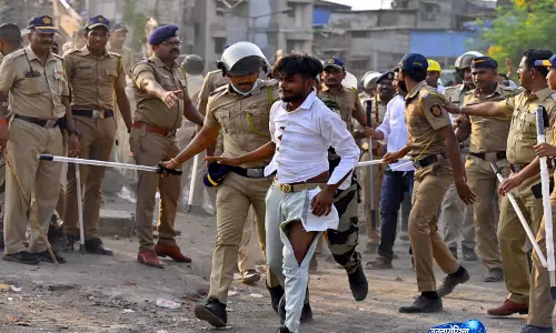 बांद्रा पत्थरबाजी मामले में Mumbai पुलिस ने एक और आरोपी को गिरफ्तार किया; गिरफ्तारियों की संख्या 19 हुई