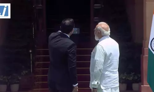 जब साइप्रस के राष्ट्रपति ने प्रधानमंत्री मोदी के साथ ली सेल्फी, VIDEO जब साइप्रस के राष्ट्रपति ने प्रधानमंत्री मोदी के साथ ली सेल्फी, VIDEO