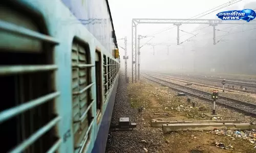 Jharkhand : महिला ने ट्रेन से बच्चे को फेंका Jharkhand : महिला ने ट्रेन से बच्चे को फेंका