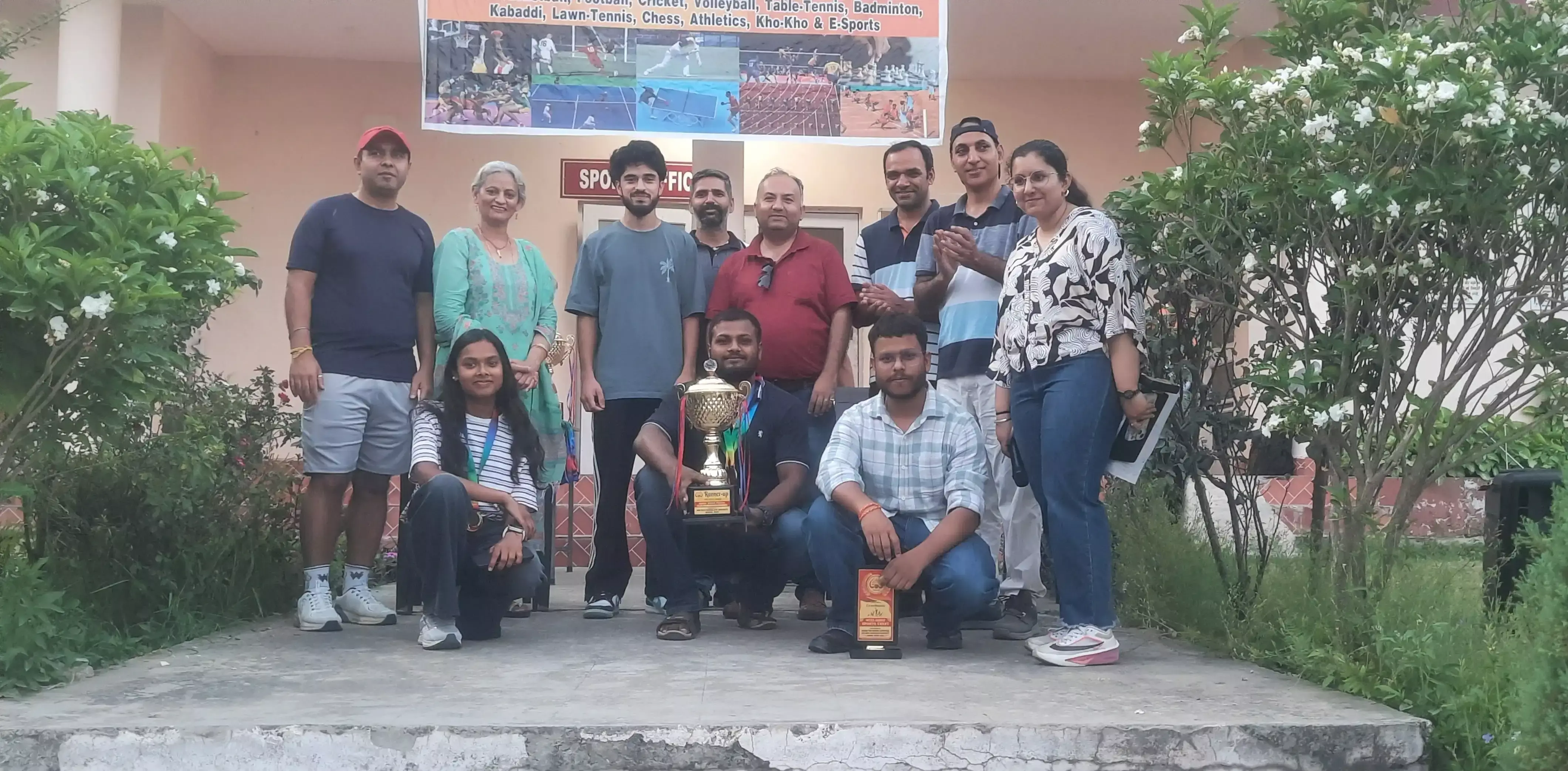Jammu: इंटर-हाउस स्पोर्ट्स इवेंट के समापन पर खिलाड़ियों को सम्मानित किया गया Jammu: इंटर-हाउस स्पोर्ट्स इवेंट के समापन पर खिलाड़ियों को सम्मानित किया गया