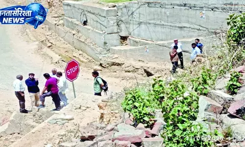 चोलथरा तक सडक़ बहाली के निर्देश