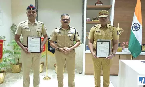 मर्डर से पहले पुलिस की एंट्री, दरवाजा तोड़कर बचाई महिला की जान, फ्लैट में खौफनाक वारदात नहीं हो पाई मर्डर से पहले पुलिस की एंट्री, दरवाजा तोड़कर बचाई महिला की जान, फ्लैट में खौफनाक वारदात नहीं हो पाई