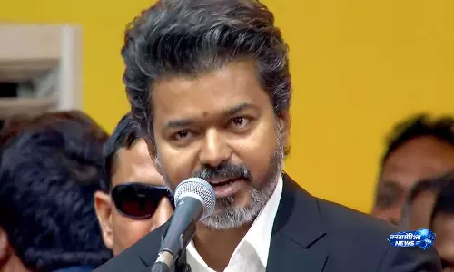 अशिष्टता की पराकाष्ठा: TVK ने झुके हुए नारियल के पेड़ वाले ताने पर DMK के ए. राजा को लताड़ा अशिष्टता की पराकाष्ठा: TVK ने झुके हुए नारियल के पेड़ वाले ताने पर DMK के ए. राजा को लताड़ा