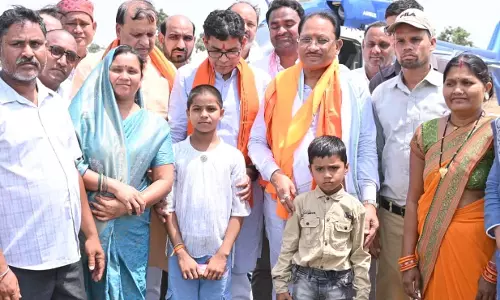 चिरायु योजना से मिली नई जिंदगी : समीरा और नितिन ने मुख्यमंत्री को थैंक यू कार्ड देकर जताया आभार चिरायु योजना से मिली नई जिंदगी : समीरा और नितिन ने मुख्यमंत्री को थैंक यू कार्ड देकर जताया आभार