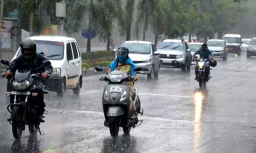 Pune-पिंपरी चिंचवाड़ में मौसम ने ली करवट, बारिश और तेज हवाओं से गर्मी से राहत Pune-पिंपरी चिंचवाड़ में मौसम ने ली करवट, बारिश और तेज हवाओं से गर्मी से राहत