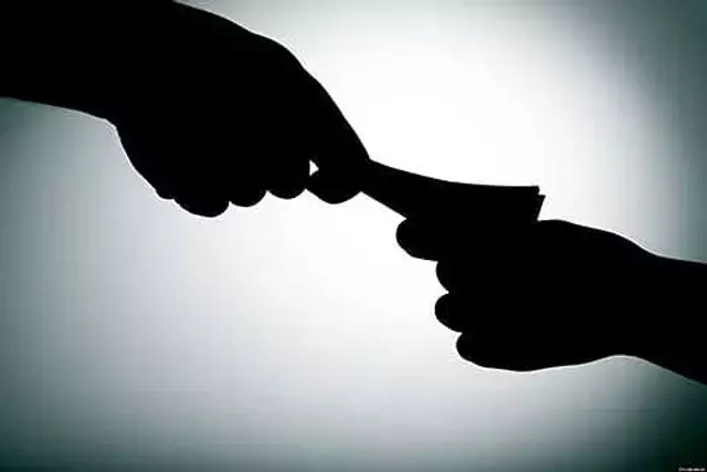 Srinagar: 1 लाख की घूस लेते सिंचाई विभाग के अधिकारी गिरफ्तार